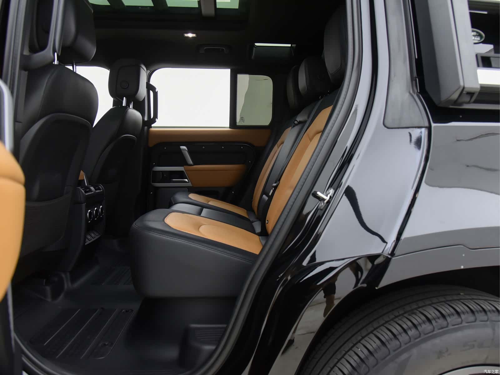 Land Rover Defender, 2024 30