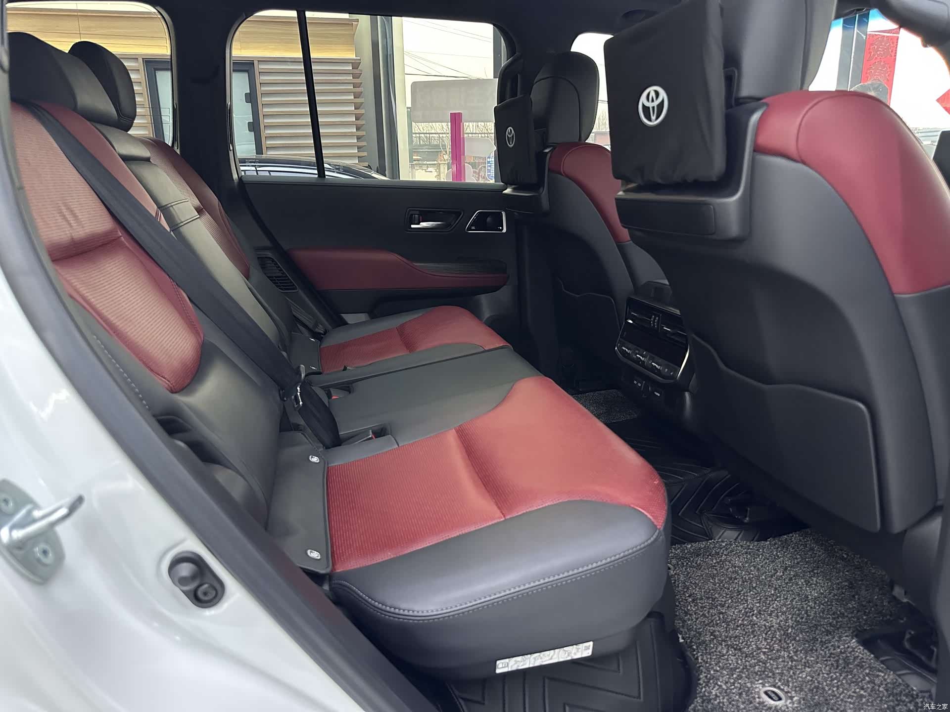 Toyota Land Cruiser, 2024 6