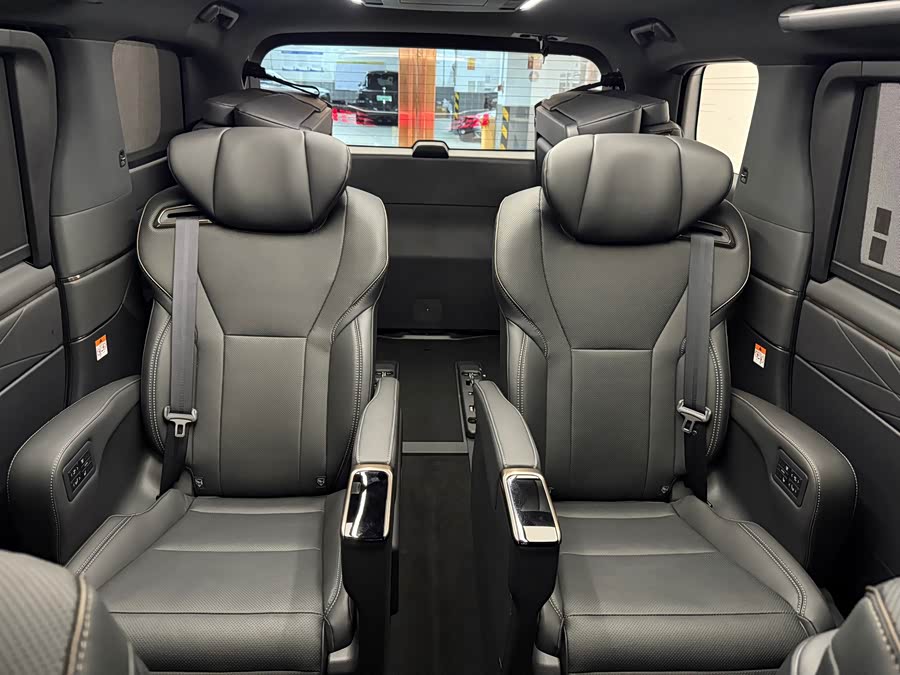 Toyota Alphard 2025, фото 8