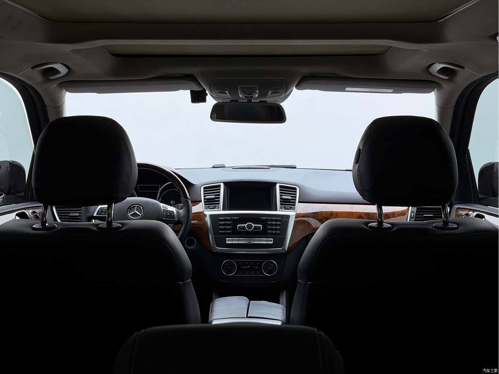 Mercedes-Benz M-Class, 2015 11