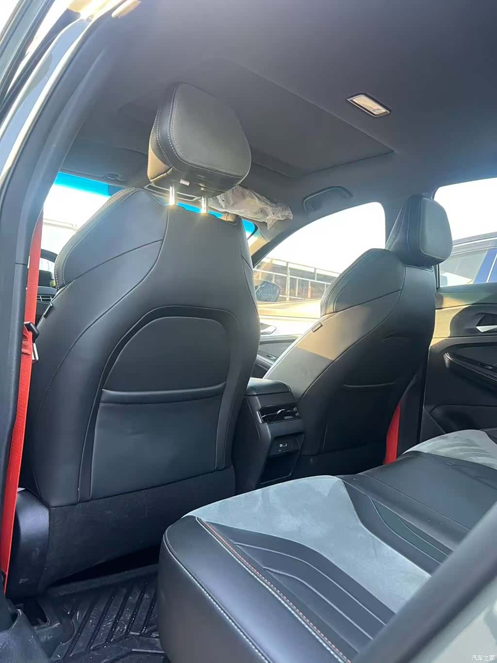Geely Binray, 2022 14