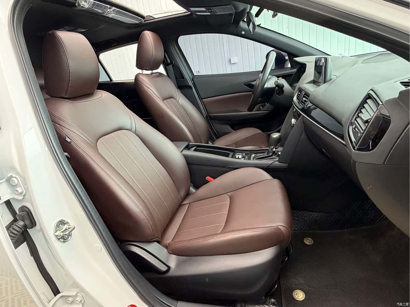 Mazda CX-4, 2023 18
