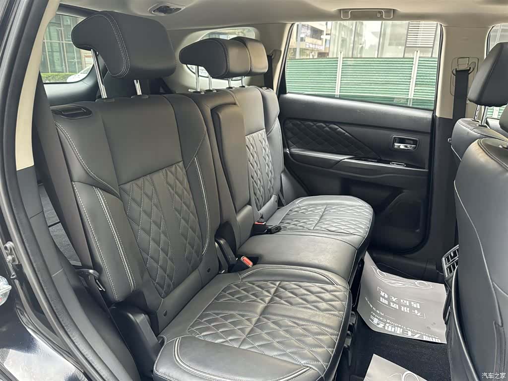 Mitsubishi Outlander, 2022 10