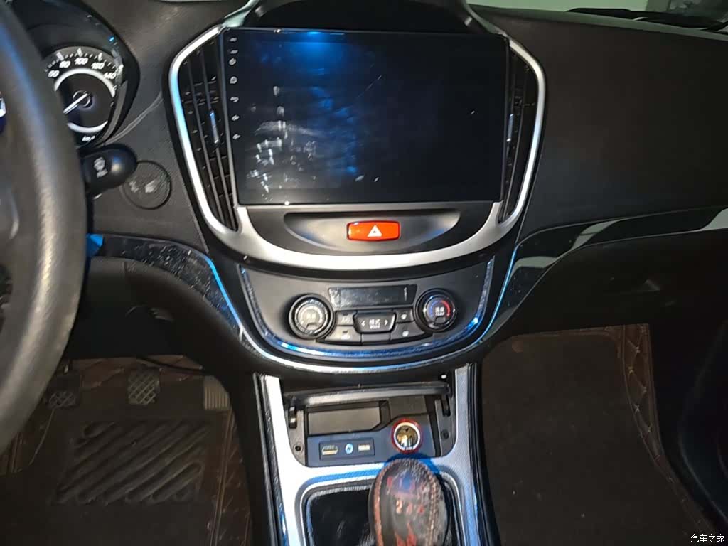 Wuling 560, 2017 13
