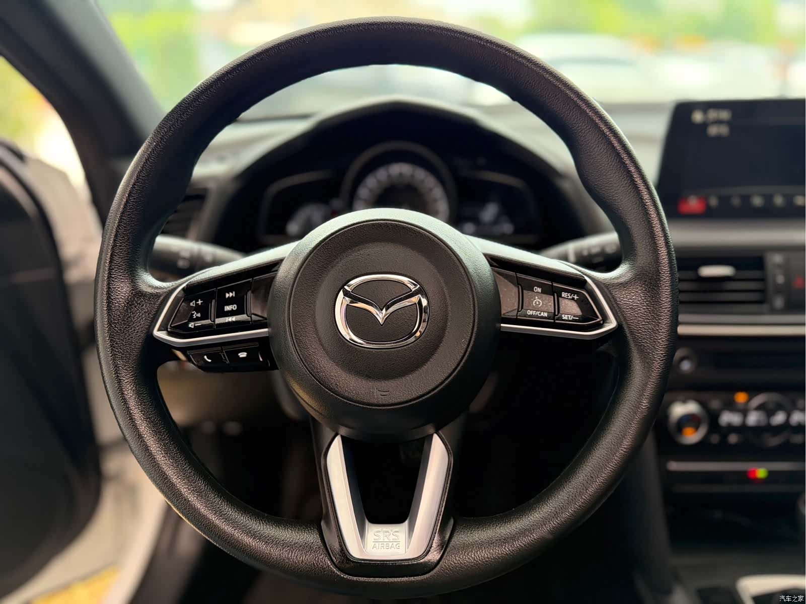 Mazda CX-4, 2023 10