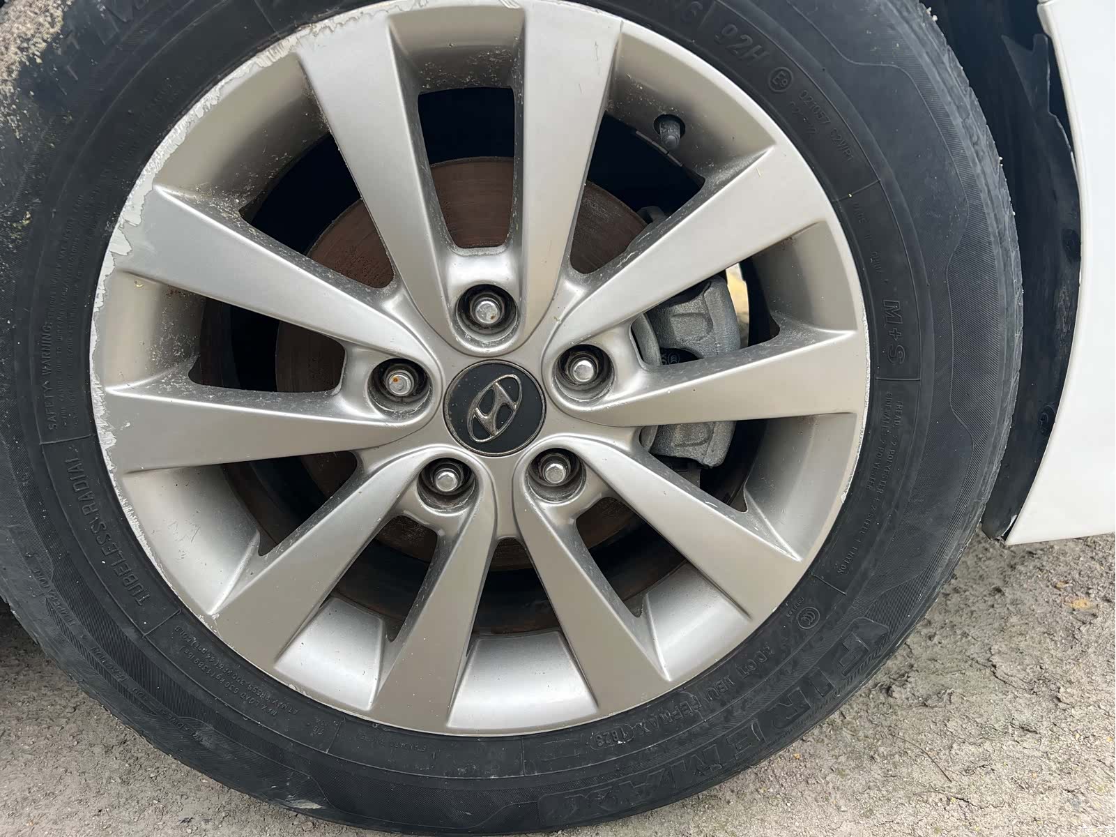 Hyundai GLS, 2015 10