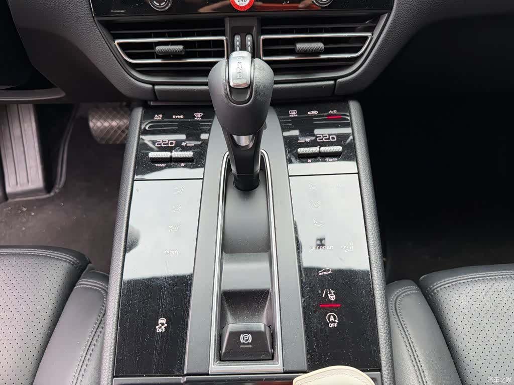 Porsche Macan, 2022 9