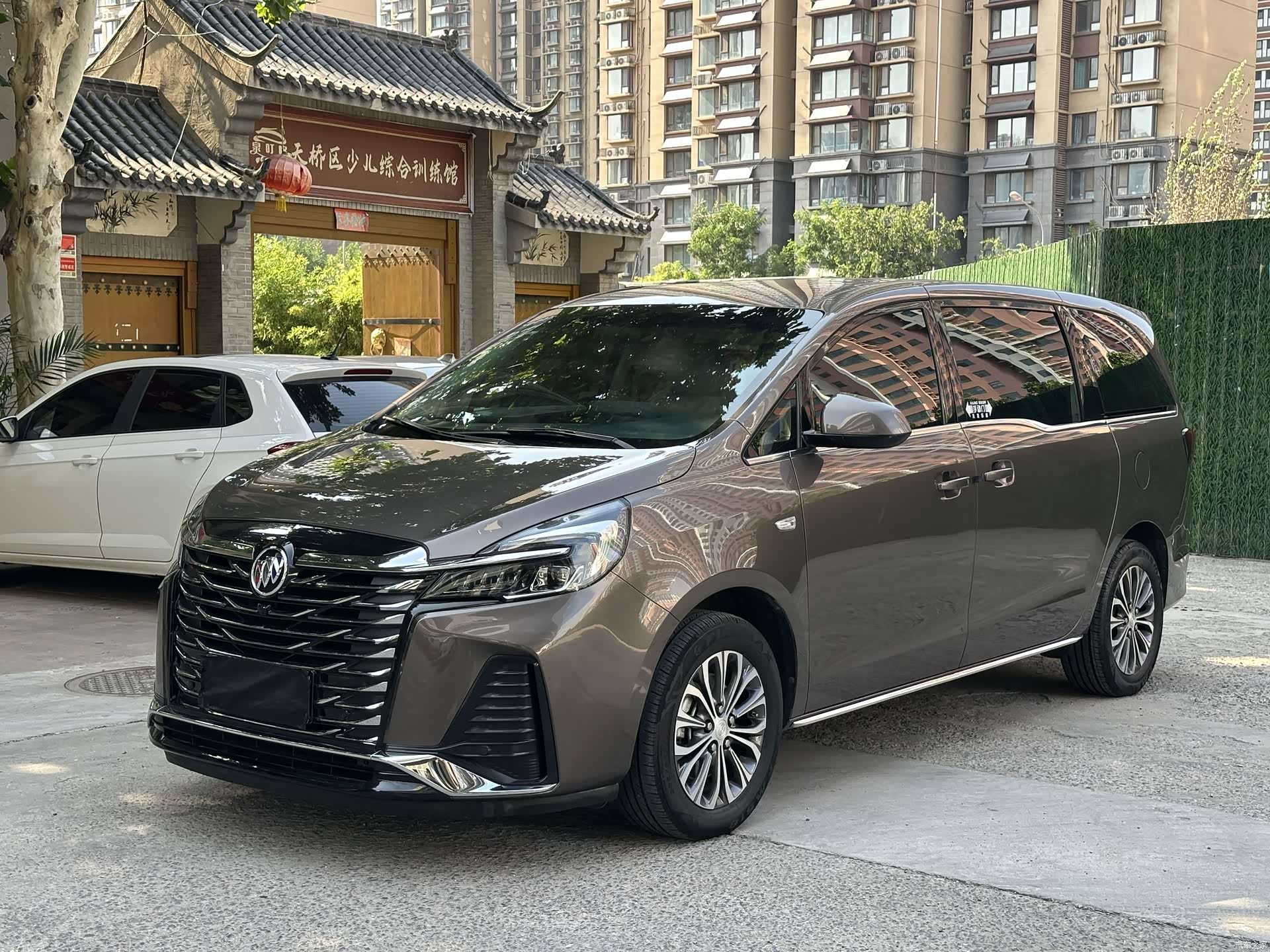 Buick GL8, 2023 1