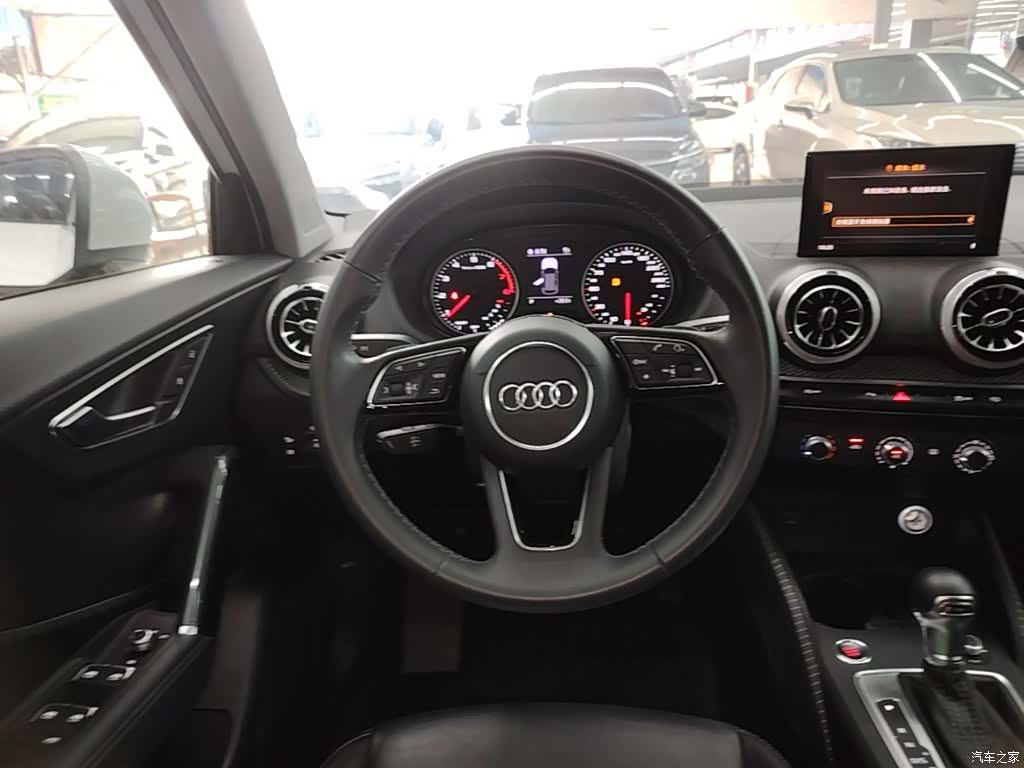 Audi Q2L, 2022 11