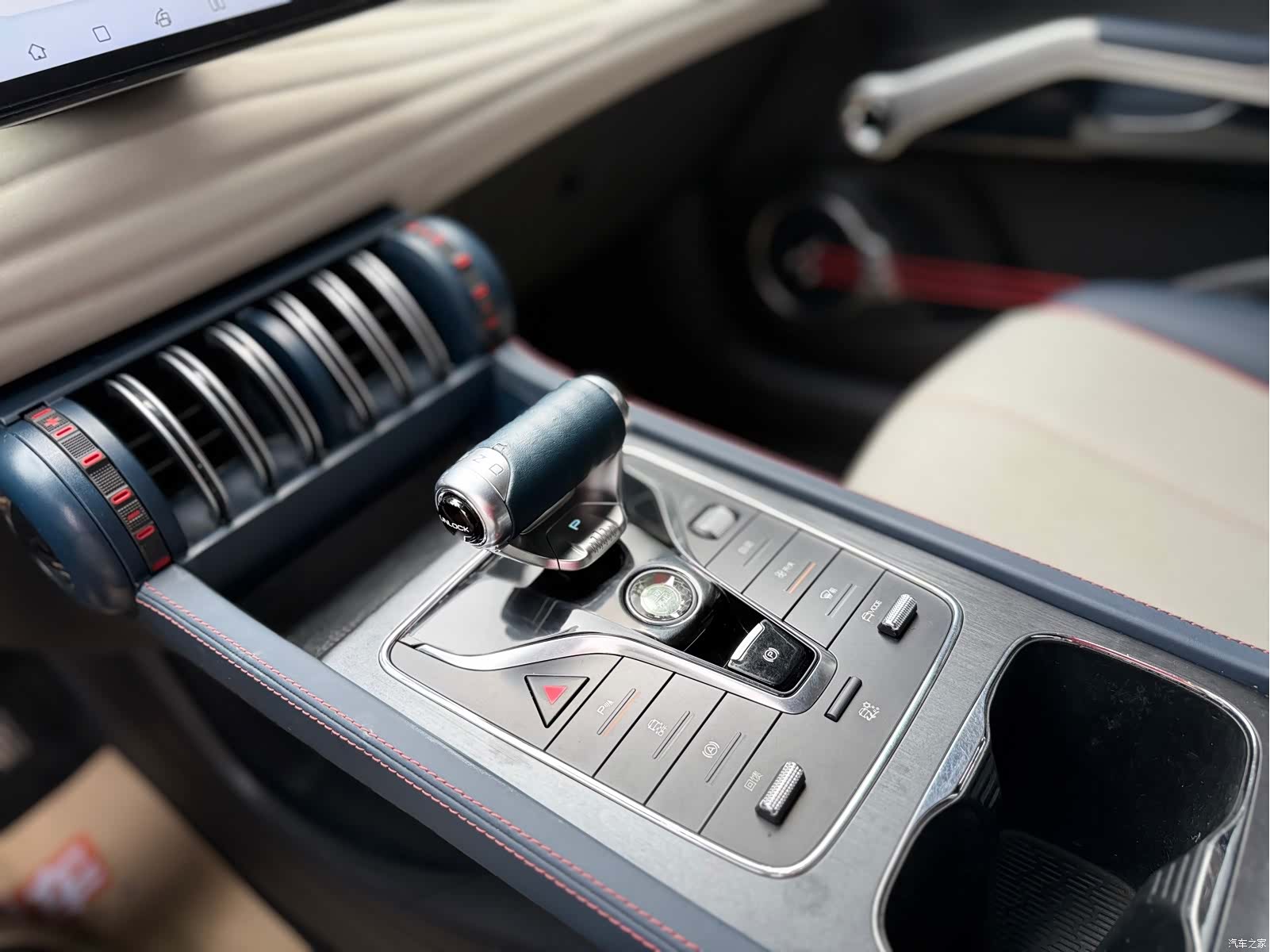 BYD Yuan, 2022 16