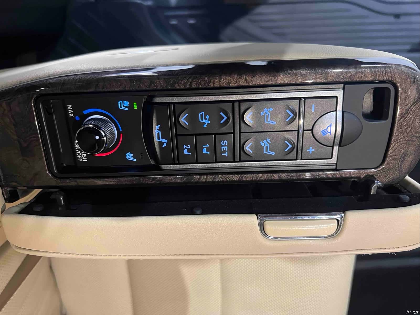 Toyota Alphard, 2018 30