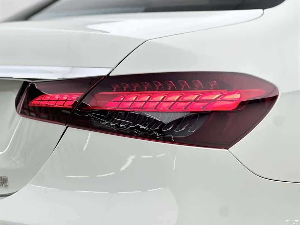 Mercedes-Benz E-Class, 2022 11