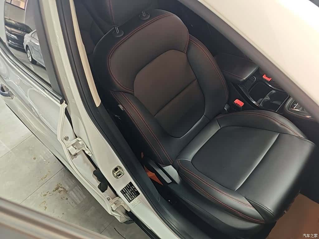 MG ZS, 2020 25