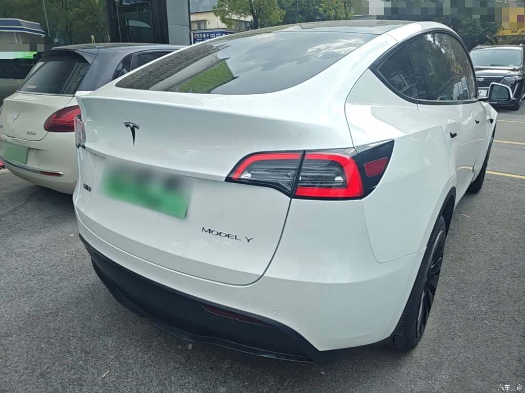 Tesla Model Y, 2023 7