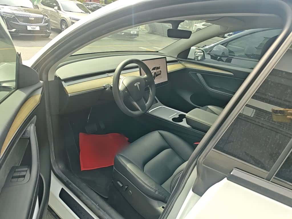 Tesla Model Y, 2023 15