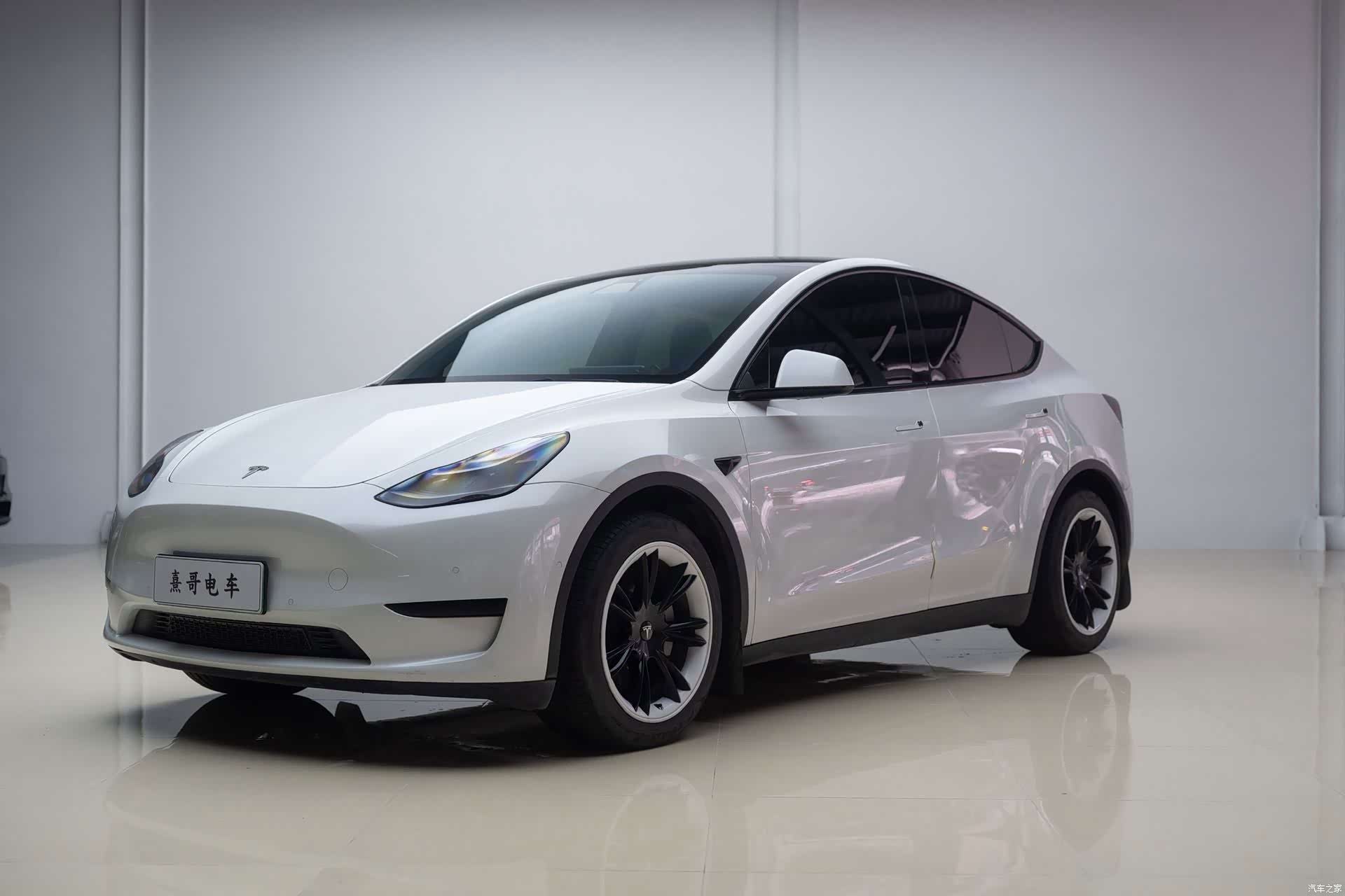 Tesla Model Y, 2023 1