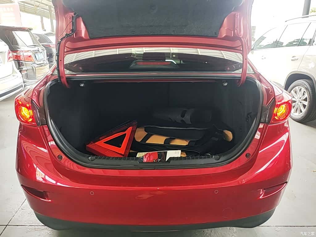 Mazda Mazda3, 2018 12