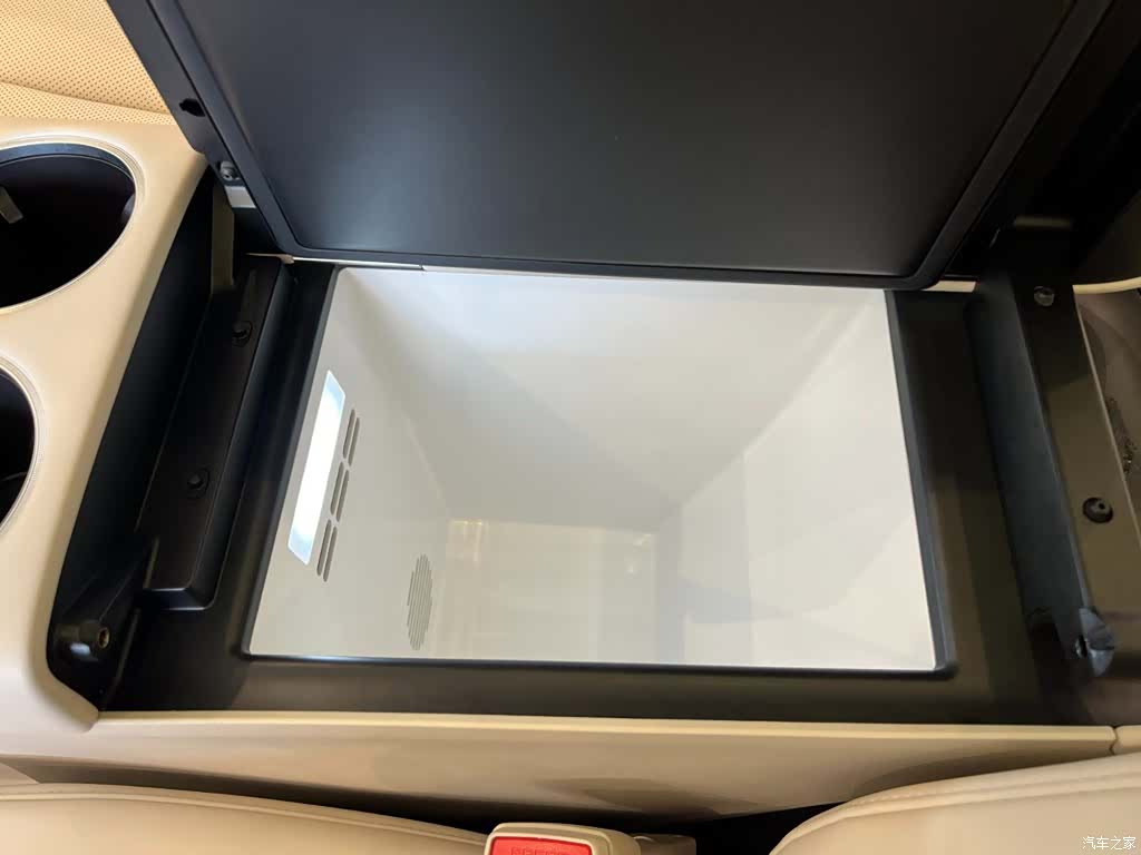 Luxeed R7, 2025 24
