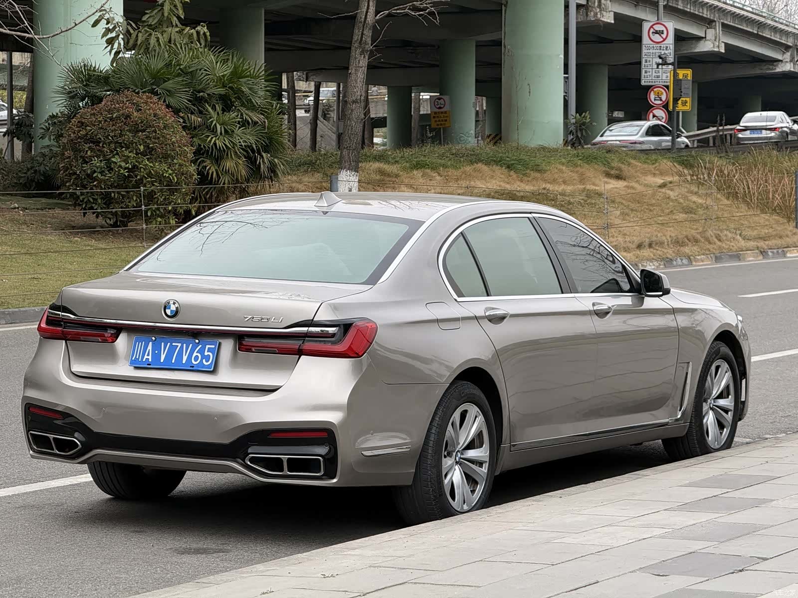 BMW 7 Series, 2011 6