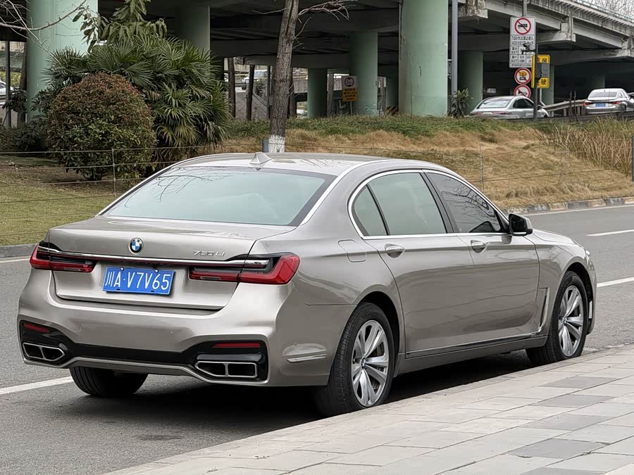 BMW 7-Series 2011, фото 6
