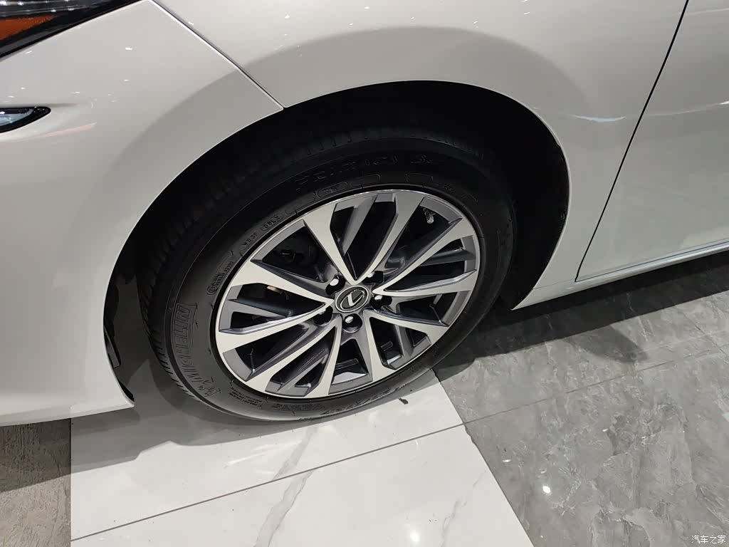 Lexus ES, 2024 25