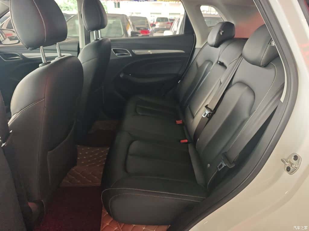 Roewe RX3, 2019 13