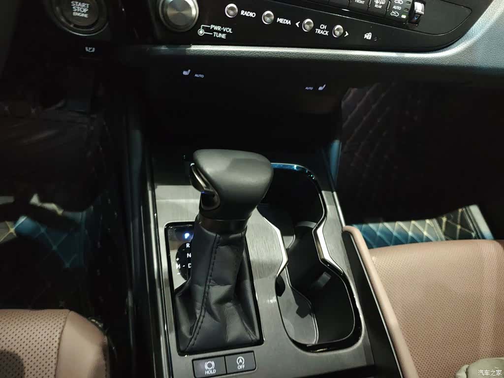 Lexus ES, 2024 10