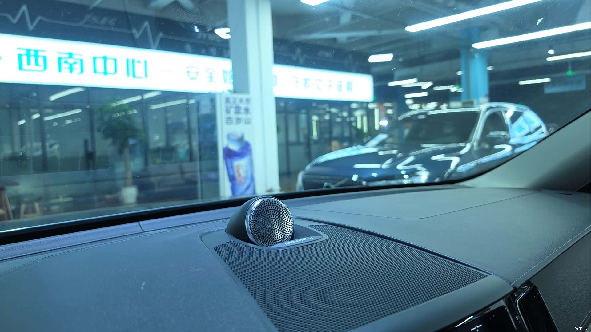 Volvo XC60, 2019 все фото