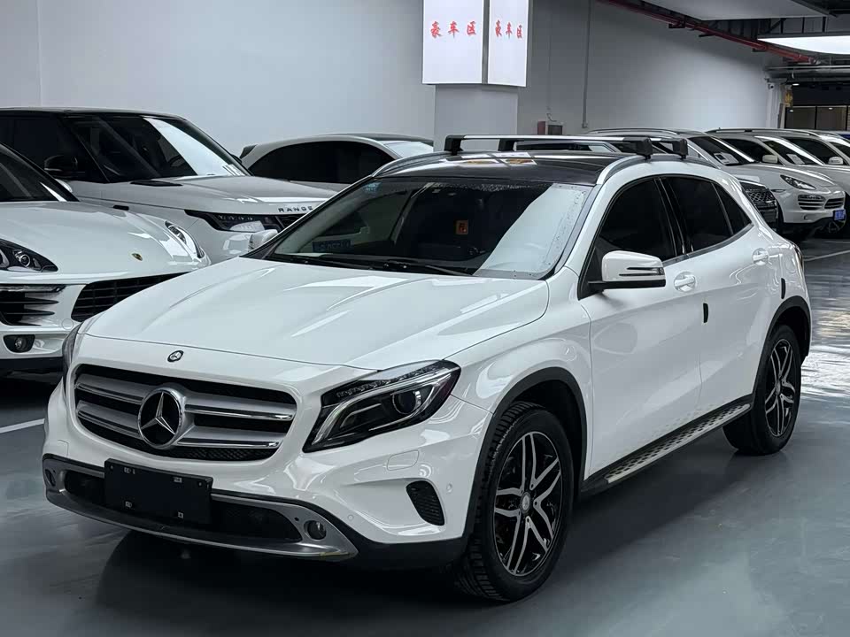 Mercedes-Benz GLA Mercedes-Benz GLA