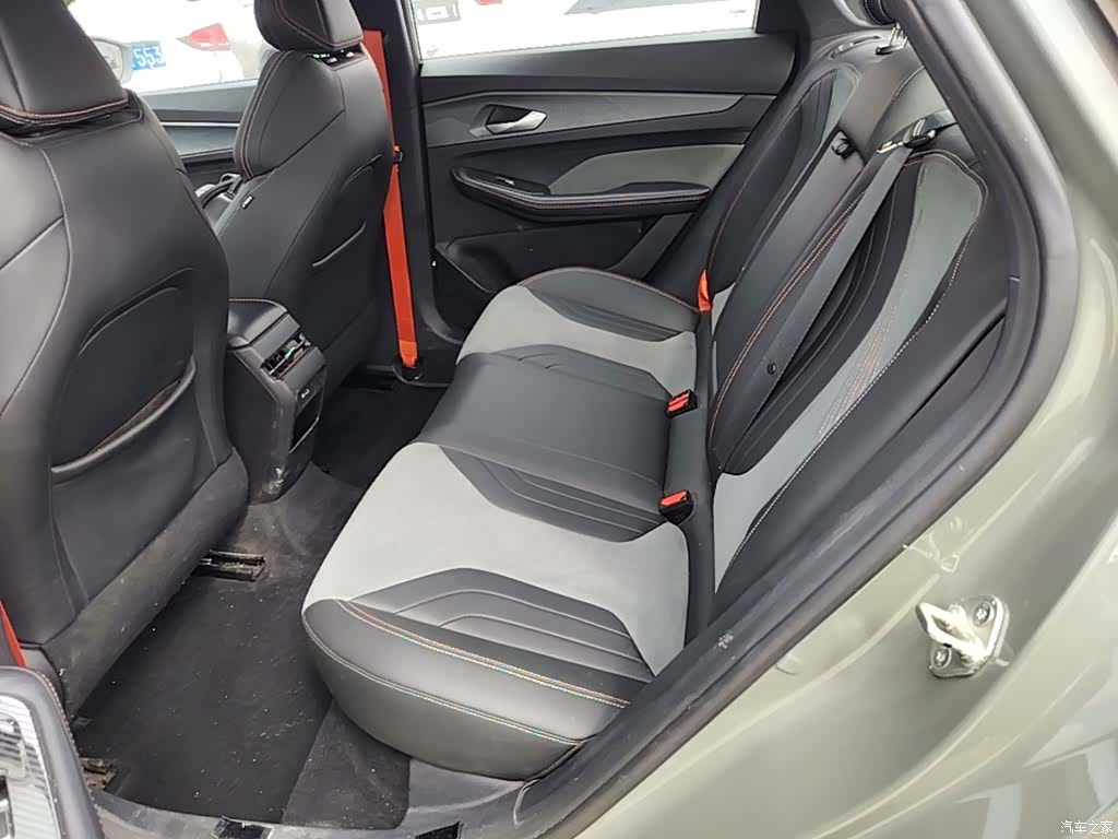 Geely Binray, 2022 10