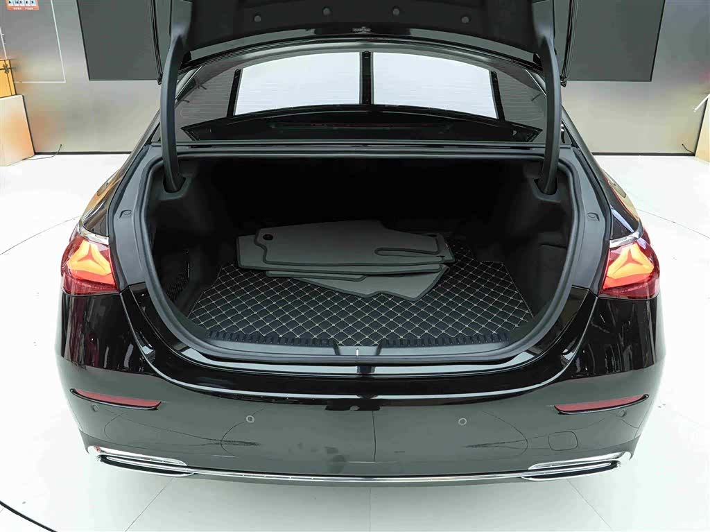 Mercedes-Benz E-Class, 2026 21