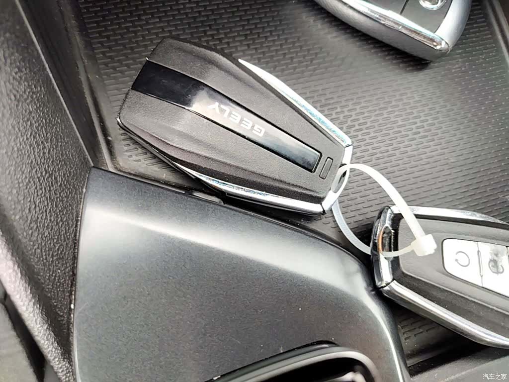 Geely Binray, 2022 14