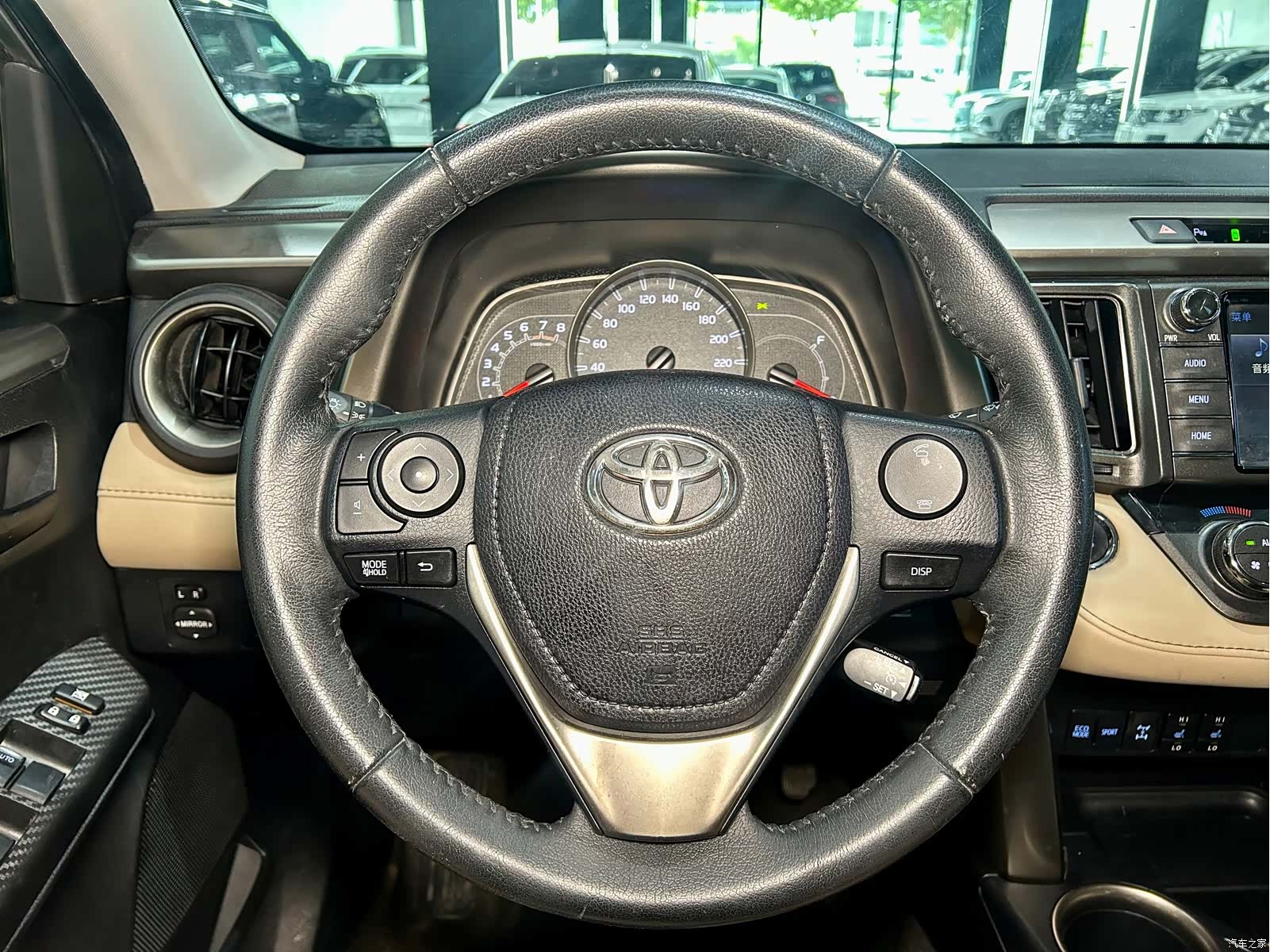 Toyota RAV4, 2016 11