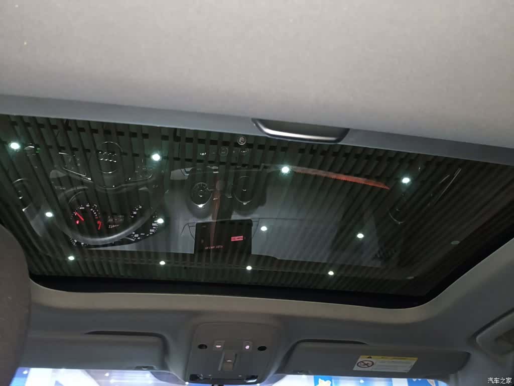 Audi Q2L, 2019 14