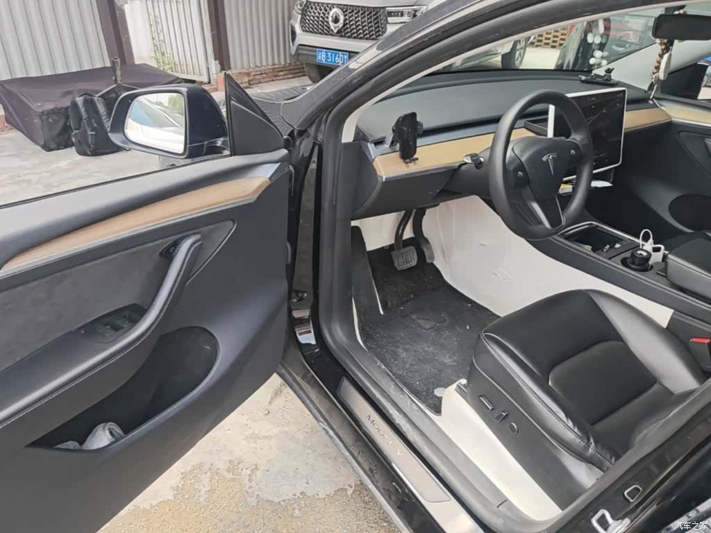 Tesla Model Y, 2022 16
