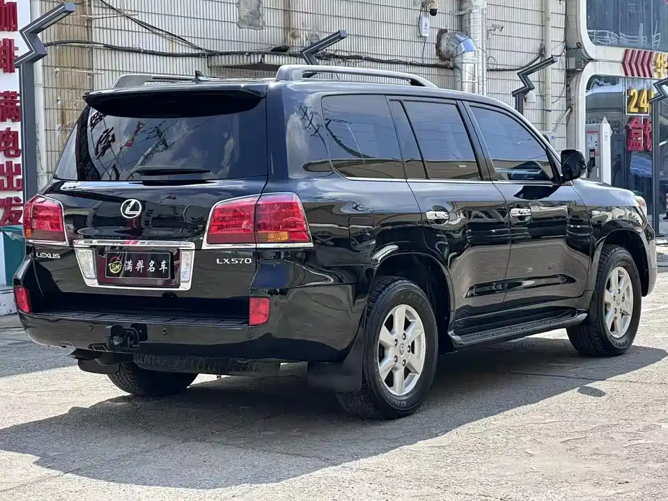 Lexus LX