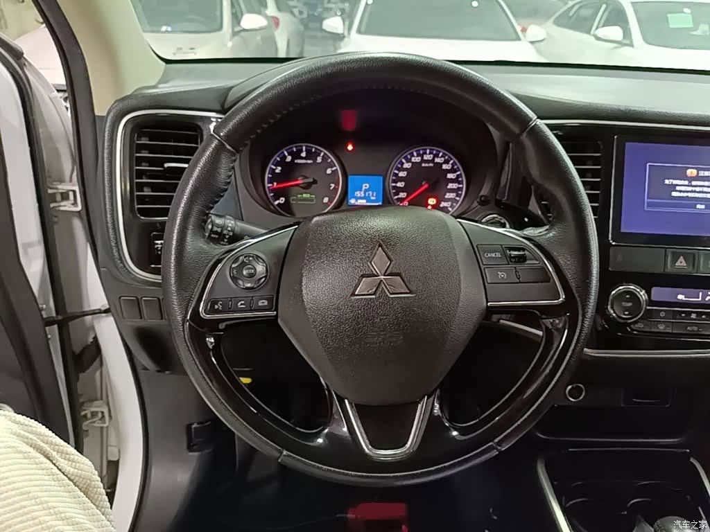 Mitsubishi Outlander, 2017 11