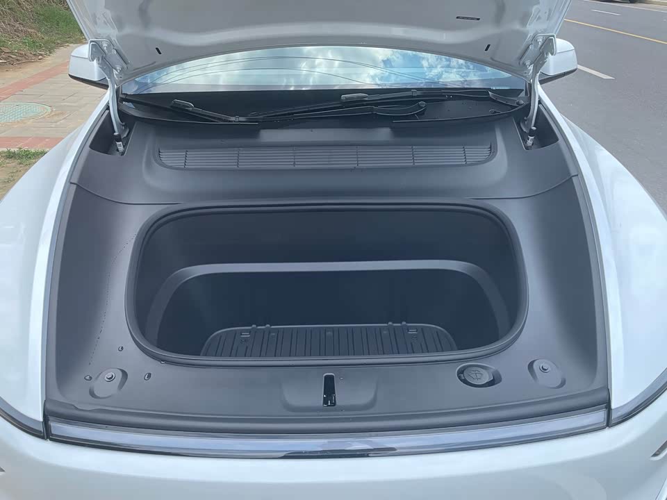 Tesla Model Y Tesla Model Y