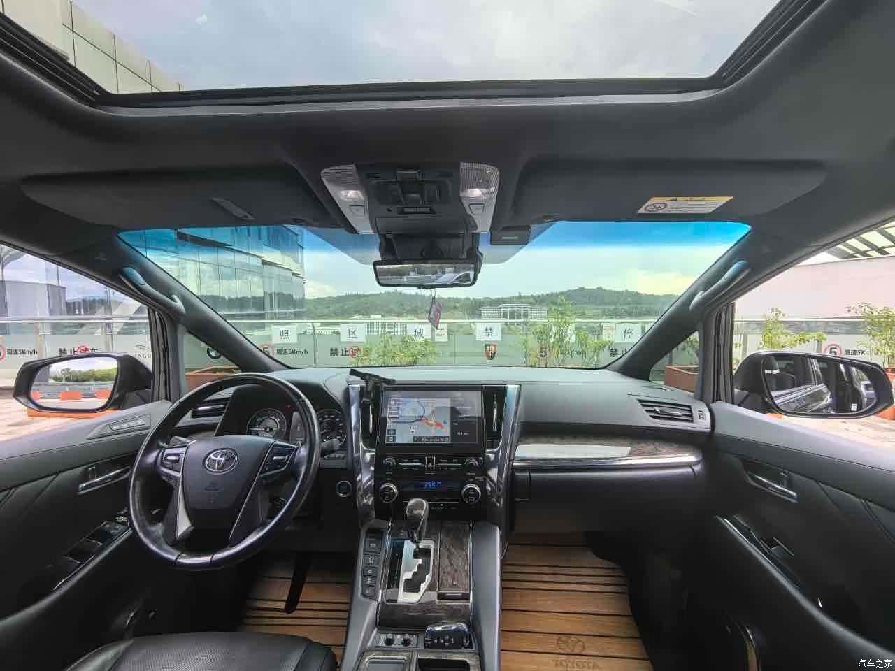 Toyota Alphard, 2022 13