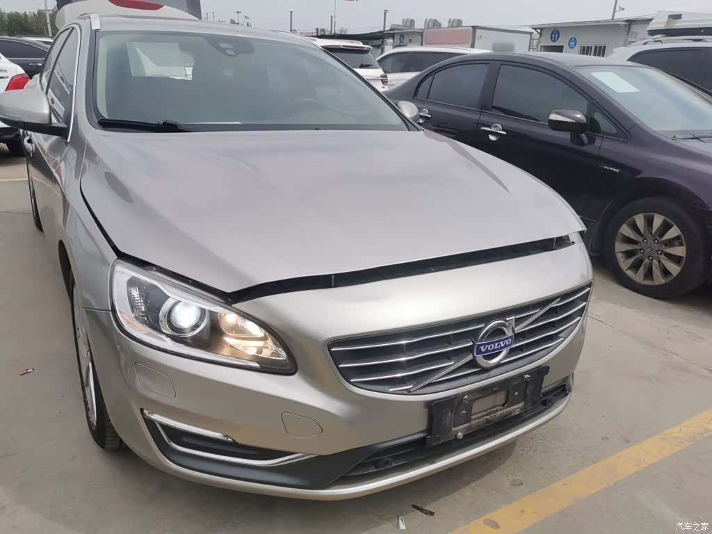 Volvo V60, 2015 3