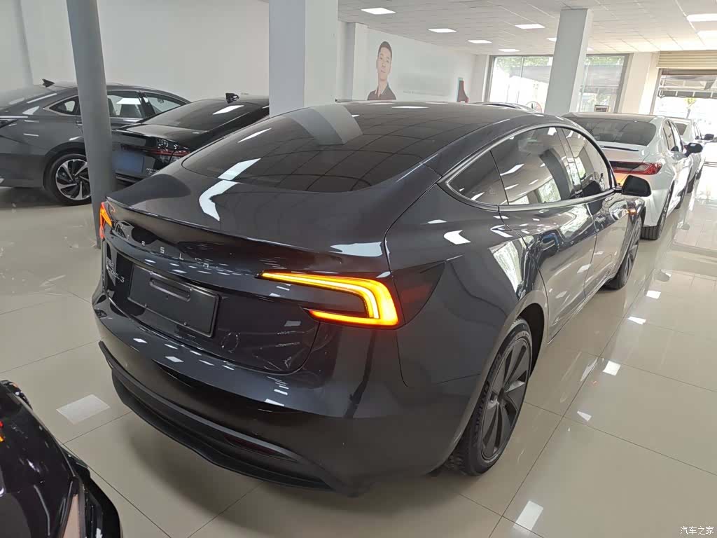 Tesla Model 3, 2025 7