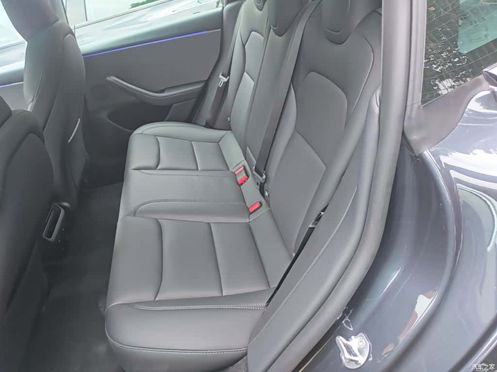 Tesla Model 3, 2025 13