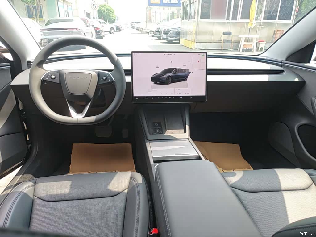 Tesla Model 3, 2025 6