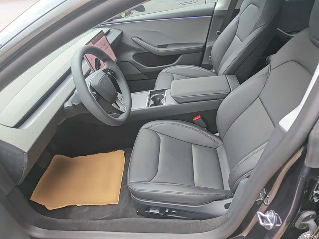 Tesla Model 3, 2025 11