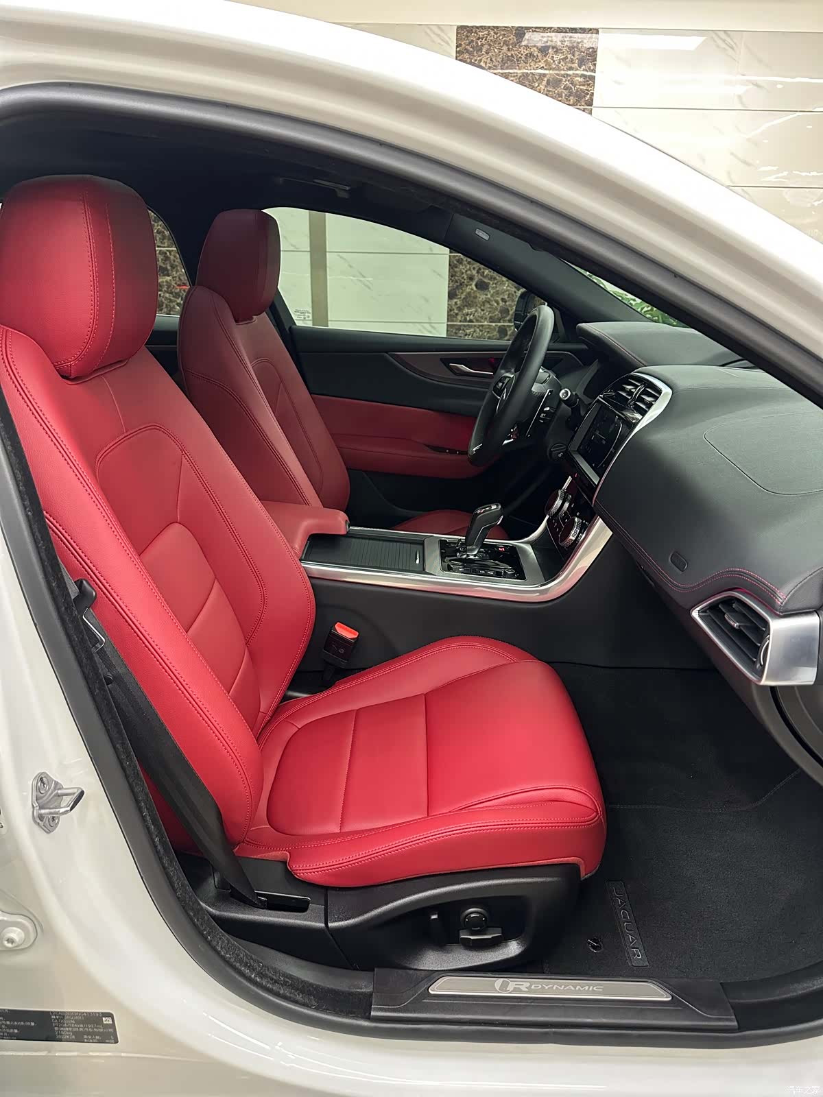 Land Rover XEL, 2022 10