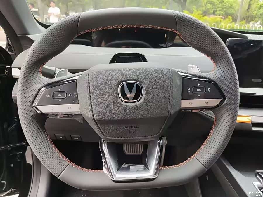 Changan UNI-V, 2025 6