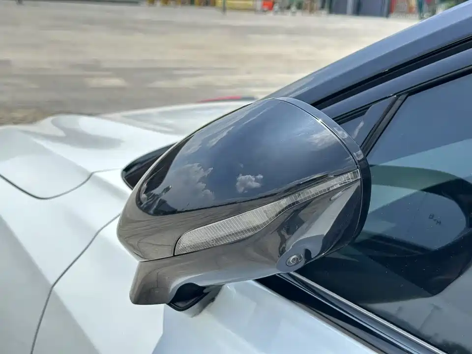 Hongqi H6