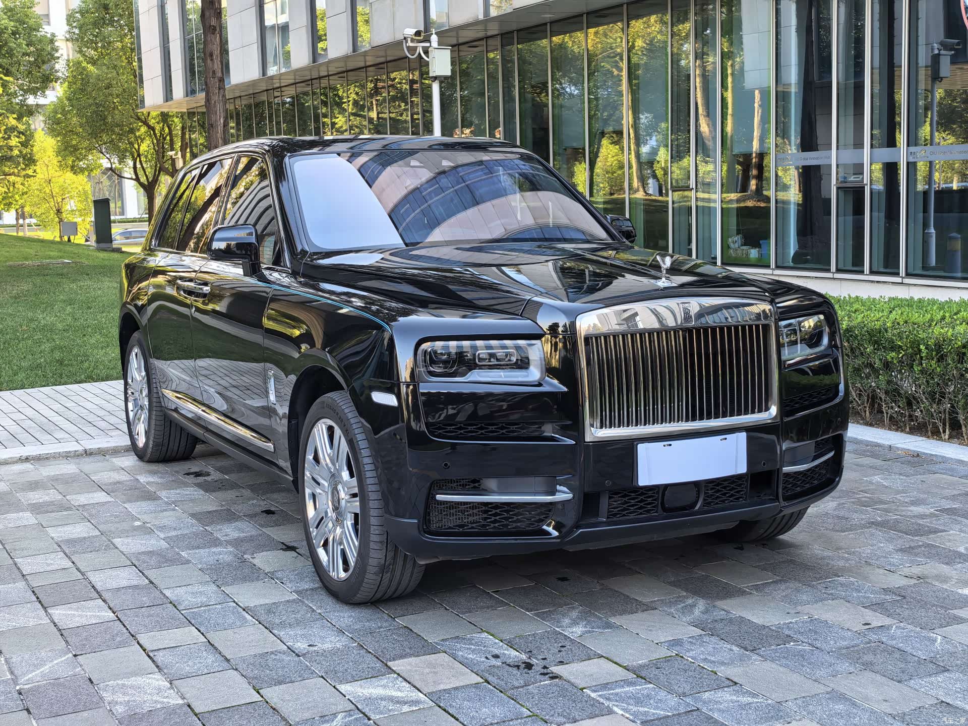 Rolls-Royce Cullinan, 2022 3
