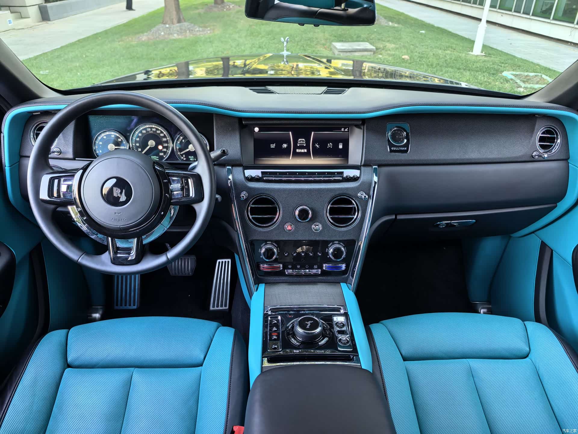 Rolls-Royce Cullinan, 2022 32