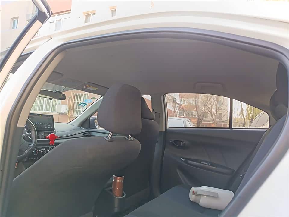 Toyota YARiS L to enjoy